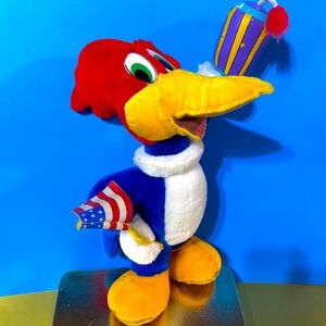 WOODY WOODPECKER ViNTAGE COLLECTIBLE PLUSH HOLDING AMERICAN FLAG & FIRECRACKER